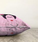 - Sonil-K-5211-Gorsel3 - Realhomes  Pembe Zeminde Kahlo Frida Dijital Baskılı Raşel Kadife Kırlent Kılıfı Realhomes