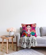 Fuşya Zeminde Frida Kahlo Motifli Özel Tasarım Raşel Kadife Kırlent Kılıfı Realhomes