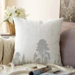 - Sonil-K-5232gri-Gorsel1 - Realhomes Realhomes Beyaz Zeminde Gri Ağaç Tasarımlı Dekoratif Raşel Kadife Kırlent Kılıfı Realhomes