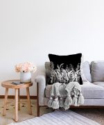 - Sonil-K-5233-Gorsel2 - Realhomes  Siyah Zeminde Beyaz Ve Gri Çiçek Temalı Özel Tasarım Raşel Kadife Kırlent Kılıfı Realhomes