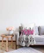 - Sonil-K-5233beyaz-Gorsel2 - Realhomes Beyaz Zeminde Gri Ve Fuşya Çiçek Dijital Baskılı Raşel Kadife Kırlent Kılıfı Realhomes