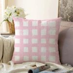 - Sonil-K-5236pembe-Gorsel1 - Realhomes Pembe Zeminde Geometrik Kare Motifli Dekoratif Raşel Kadife Yastık Kılıfı Realhomes
