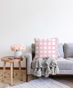 - Sonil-K-5236pembe-Gorsel2 - Realhomes Pembe Zeminde Geometrik Kare Motifli Dekoratif Raşel Kadife Yastık Kılıfı Realhomes