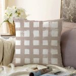 - Sonil-K-5236vizon-Gorsel1 - Realhomes  Vizon Zeminde Geometrik Kare Motifli Dekoratif Raşel Kadife Yastık Kılıfı Realhomes