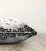 Realhomes Siyah Çiçekler Üzerinde Kelebek Motifli Özel Tasarım Raşel Kadife Kırlent Kılıfı Realhomes