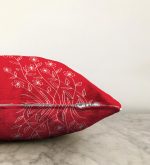 - Sonil-K-5241-Gorsel3 - Realhomes  Kırmızı Zemin Üzerinde Çiçek Desenli Raşel Kadife Kırlent Kılıfı Realhomes
