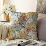 Mermer Zeminde Gold Sulu Boya Çalışması Desenli Raşel Kadife Kırlent Kılıfı Realhomes