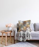 Mermer Zeminde Gold Sulu Boya Çalışması Desenli Raşel Kadife Kırlent Kılıfı Realhomes