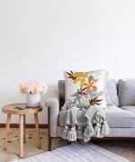 - Sonil-K-5255-Gorsel2 - Realhomes Beyaz Zeminde Mavi Ve Turuncu Yaprak Desenli Raşel Kadife Kırlent Kılıfı Realhomes