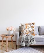 Gold Üçgenler İçinde Gri Boyama Çalışması Özel Tasarım Raşel Kadife Kırlent Kılıfı Realhomes