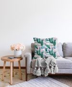 - Sonil-K-5261-Gorsel2 - Realhomes  Benekli Zemin Üzerinde Yeşil Ve Pembe Yaprak Motifli Raşel Kadife Yastık Kılıfı Realhomes