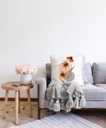 - Sonil-K-5280-Gorsel2 - Realhomes Beyaz Zemin Üzerinde Kurumuş Çiçek Motifli Modern Raşel Kadife Yastık Kılıfı Realhomes