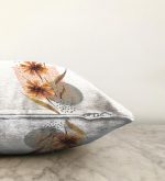 - Sonil-K-5280-Gorsel3 - Realhomes Beyaz Zemin Üzerinde Kurumuş Çiçek Motifli Modern Raşel Kadife Yastık Kılıfı Realhomes