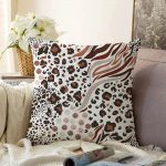 - Sonil-K-5283-Gorsel1 - Realhomes  Leopar Dijital Baskılı İkat Desenli Modern Raşel Kadife Kırlent Kılıfı Realhomes