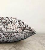 - Sonil-K-5283-Gorsel3 - Realhomes  Leopar Dijital Baskılı İkat Desenli Modern Raşel Kadife Kırlent Kılıfı Realhomes