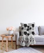 - Sonil-K-5289-Gorsel2 - Realhomes  Siyah Ve Beyaz Yaprak Motifli Dekoratif Raşel Kadife Yastık Kılıfı Realhomes