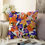 - Sonil-K-5294-Gorsel1 - Realhomes  Siyah Zeminde Soyut Geometrik Çizimli Dekoratif Modern Raşel Kadife Kırlent Kılıfı Realhomes