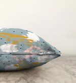 - Sonil-K-5297-Gorsel3 - Realhomes  Mavi Zemin Üzerinde Sulu Boya Çizim Dijital Baskılı Dekoratif Raşel Kadife Kırlent Kılıfı Realhomes