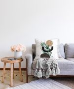 Beyaz Zemin Üzerinde Soyut Yaprak Çizimli Dekoratif Raşel Kadife Kırlent Kılıfı Realhomes