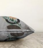 Gri Zemin Üzerinde Soyut Yaprak Çizimli Modern Özel Tasarım Raşel Kadife Kırlent Kılıfı Realhomes