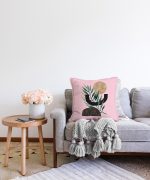 - Sonil-K-5308pembe-Gorsel2 - Realhomes Pembe Zemin Üzerinde Soyut Yaprak Çizimli Dekoratif Raşel Kadife Yastık Kılıfı Realhomes