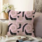 - Sonil-K-5309pembe-Gorsel1 - Realhomes  Pembe Zeminde Soyut Geometrik Çizim Motifli Raşel Kadife Kırlent Kılıfı Realhomes