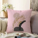 - Sonil-K-5310pembe-Gorsel1 - Realhomes Pembe Zemin Üzerinde Gold Yaprak Motifli Dekoratif Raşel Kadife Yastık Kılıfı Realhomes