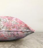 Mermer Zeminli Gold Aytıntı Temalı Pembe Tropik Yaprak Desenli Raşel Kadife Kırlent Kılıfı Realhomes