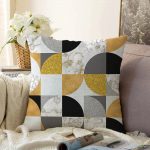 Geometrik Şekiller İçerisinde Gold Ve Siyah Motifli Dekoratif Raşel Kadife Yastık Kılıfı Realhomes