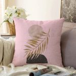 Pembe Zemin Üzerinde Soyut Çizim Ay Ve Yaprak Motifli Raşel Kadife Kırlent Kılıfı Realhomes