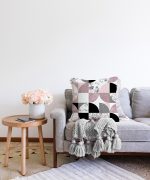 - Sonil-K-5324-Gorsel2 - Realhomes  Geometrik Şekiller İçerisinde Fuşya Mermer Desenli Modern Raşel Kadife Yastık Kılıfı Realhomes