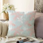 - Sonil-K-5338-Gorsel1 - Realhomes  Renkli Zeminde Pembe Ve Beyaz Yaprak Motifli Dekoratif Raşel Kadife Kırlent Kılıfı Realhomes