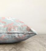 - Sonil-K-5338-Gorsel3 - Realhomes  Renkli Zeminde Pembe Ve Beyaz Yaprak Motifli Dekoratif Raşel Kadife Kırlent Kılıfı Realhomes