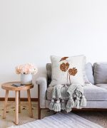 Gri Zeminde Palmiye Yaprakları Motifli Raşel Kadife Kırlent Kılıfı Realhomes