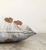 Gri Zeminde Palmiye Yaprakları Motifli Raşel Kadife Kırlent Kılıfı Realhomes