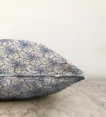 Gri Zemiminde Geometrik Çiçek Motifli Raşel Kadife Kırlent Kılıfı Realhomes