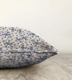 Gri Zeminde Kar Taneleri Dijital Baskılı Dekoratif Raşel Kadife Kırlent Kılıfı Realhomes