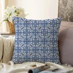 - Sonil-K-5411-Gorsel1 - Realhomes Realhomes Lacivert Kot Zemin Üzerinde Dijital Baskılı Raşel Kadife Kırlent Kılıfı Realhomes