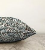 - Sonil-K-5414-Gorsel3 - Realhomes  Leopar Zemin Üzeinde Gümüş Tropik Yapraklar Dijital Baskılı Raşel Kadife Kırlent Kılıfı Realhomes