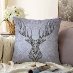 - Sonil-K-5426-Gorsel1 - Realhomes  Gri Zeminde Yıldız Motifli Geometrik Geyik Dijital Baskılı Raşel Kadife Kırlent Kılıfı Realhomes