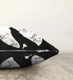 Siyah Zemin Üzerinde Kurt Desenli Raşel Kadife Kırlent Kılıfı Realhomes