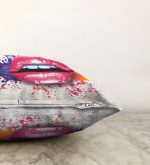 - Sonil-K-5482-Gorsel3 - Realhomes  Sulu Boya Dudak Temalı Dekoratif Özel Tasarım Raşel Kadife Kırlent Kılıfı Realhomes