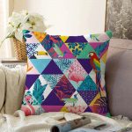 - Sonil-K-5514-Gorsel1 - Realhomes Geometrik Üçgen İçerisinde Kuş Dijital Baskılı Raşel Kadife Kırlent Kılıfı Realhomes