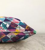 - Sonil-K-5514-Gorsel3 - Realhomes Geometrik Üçgen İçerisinde Kuş Dijital Baskılı Raşel Kadife Kırlent Kılıfı Realhomes