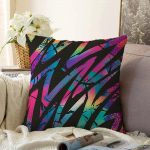 - Sonil-K-5525-Gorsel1 - Realhomes  Siyah Zemin Üzerinde Neon Zigzag Desenli Dekoratif Raşel Kadife Kırlent Kılıfı Realhomes