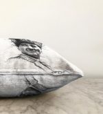 Karakalem Atatürk Portresi Dekoratif Raşel Kadife Kırlent Kılıfı Realhomes