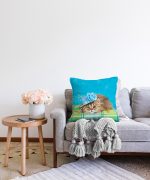 - Sonil-K-5612-Gorsel2 - Realhomes  Mavi Şapkalı Kedi Desenli Modern Raşel Kadife Kırlent Kılıfı Realhomes