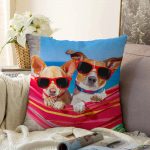 Hamaktaki Köpekler Motifli Modern Raşel Kadife Yastık Kırlent Kılıfı Realhomes