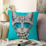 - Sonil-K-5631-Gorsel1 - Realhomes  Mavi Zeminde Gözlüklü Cool Kedi Motifli Raşel Kadife Kırlent Kılıfı Realhomes