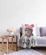 Şapkalı Mavi Gözlü Sevimli Kedi Dijital Baskılı Raşel Kadife Kırlent Kılıfı Realhomes